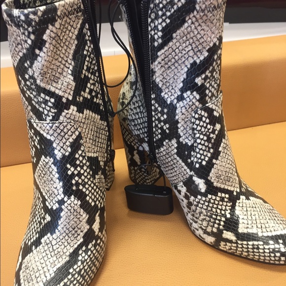 Aldo Snakeskin Booties😀🖤🖤 - Picture 4 of 6